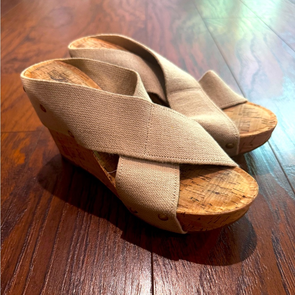 {Lucky Brand} Valmai Canvas Wedge Slide Sandals